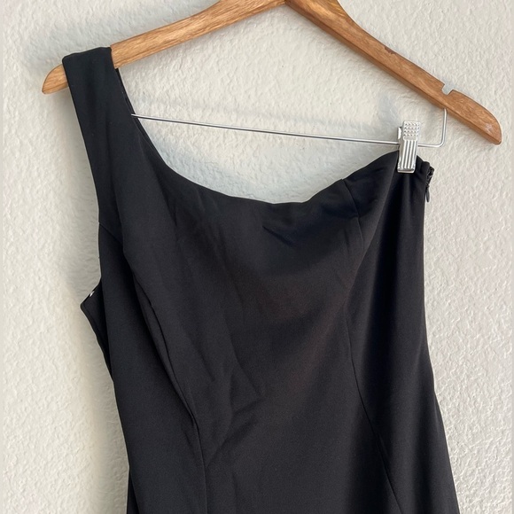 NWOT Steal a Glance Black One-Shoulder Asymmetrical Midi Dress - Picture 4 of 8